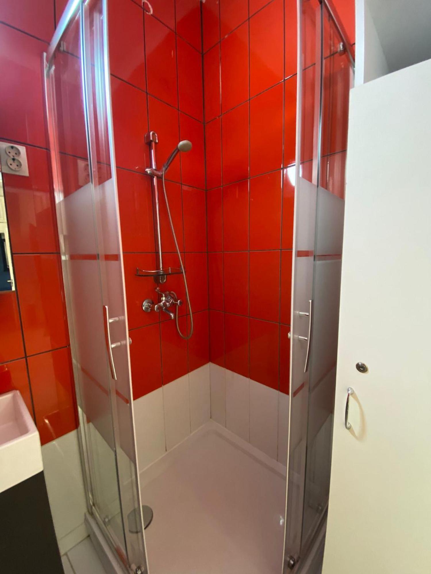 Yes, Yes! Lovely Apartment Good Amenities Budapest Center Exterior photo
