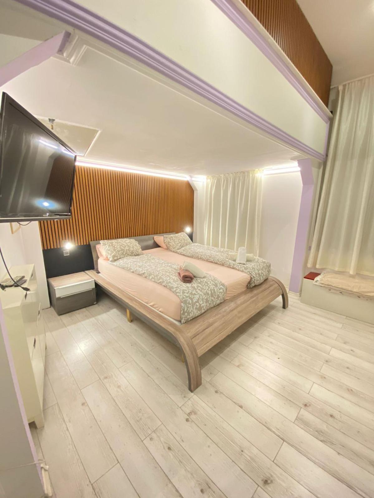 Yes, Yes! Lovely Apartment Good Amenities Budapest Center Exterior photo