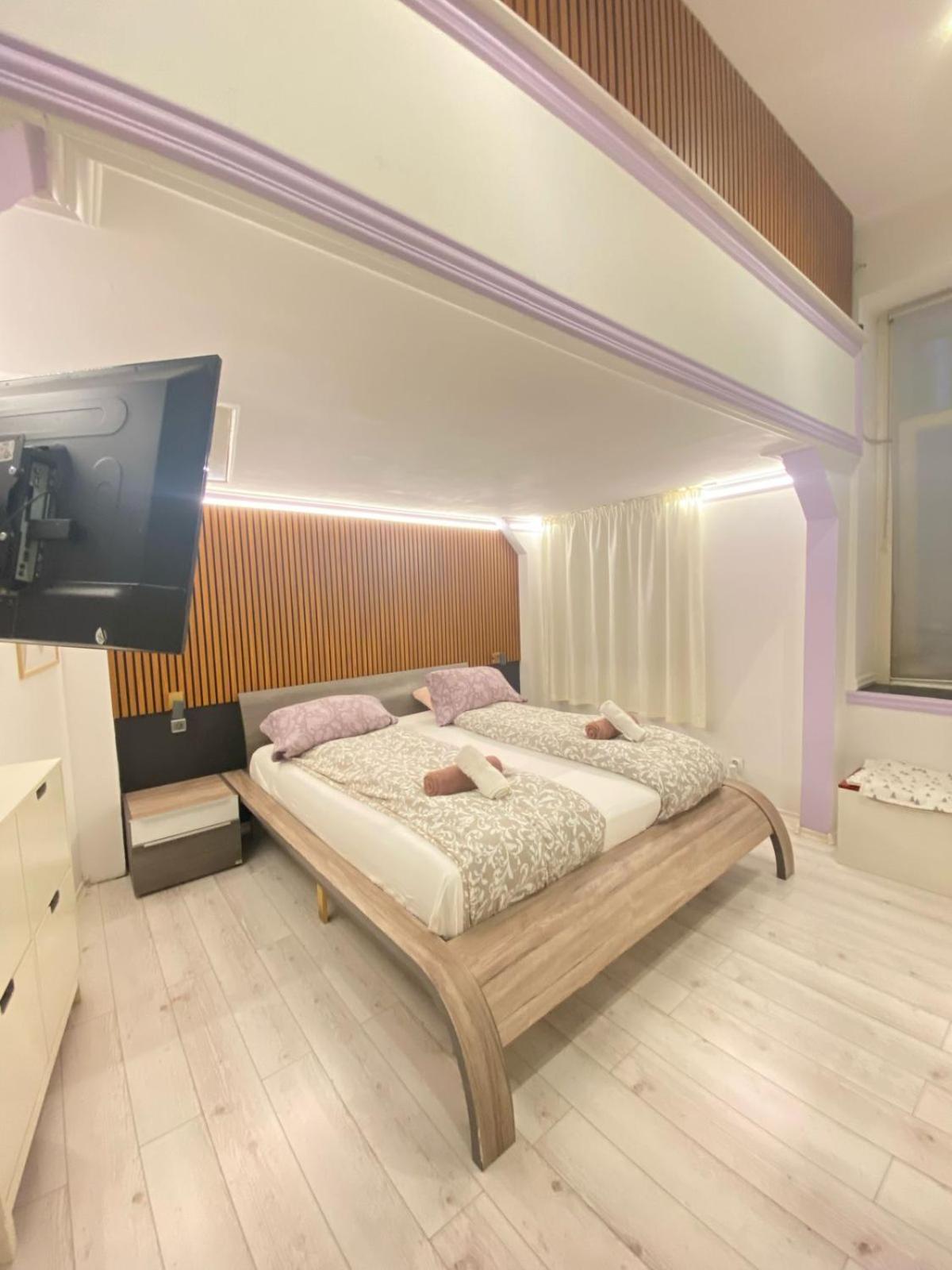 Yes, Yes! Lovely Apartment Good Amenities Budapest Center Exterior photo
